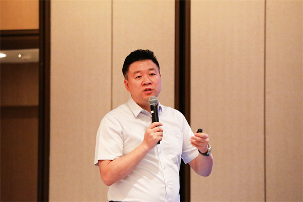 青花瓷酒業(yè)集團(tuán)董事長(zhǎng)助理、副總經(jīng)理周敏